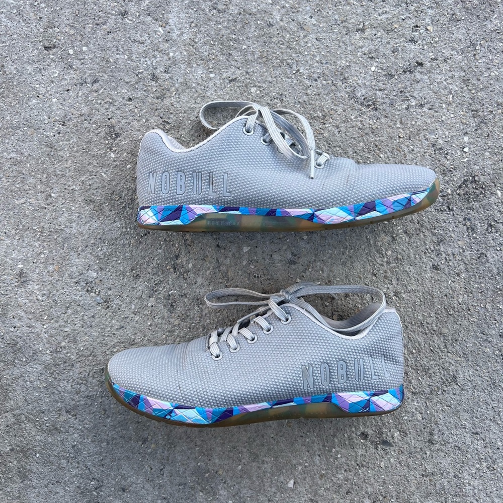 NOBULL Light Gray Sneakers with Multicolor Patterned Sole